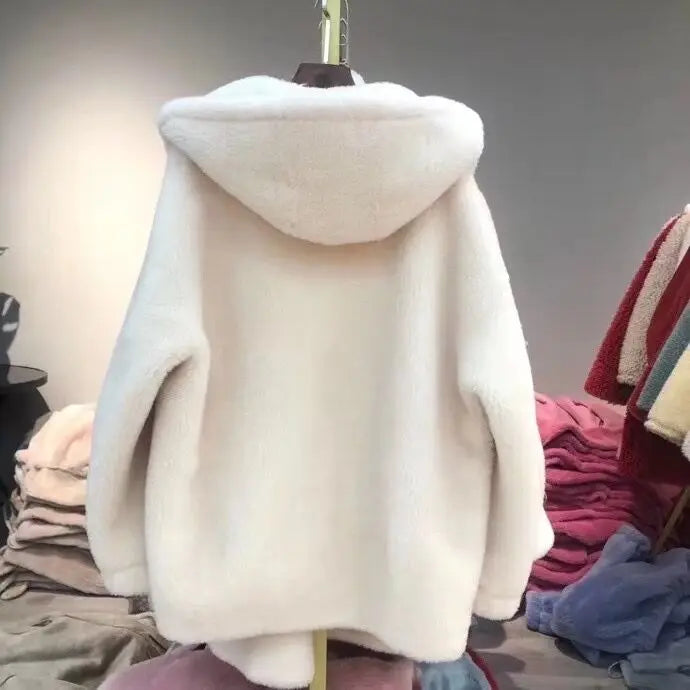 Woman jacket 2024 new fashion winter wool fur coat women hooded r Jackets Real Shearing Sheep fur Coats