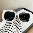 Novos óculos de sol femininos polarizados com armação quadrada do designer de moda, um item obrigatório para celebridades com linhas simples UV400