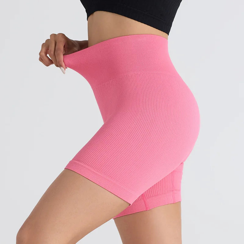 Novo sem costura shorts de yoga hip levantamento cintura alta esportes e fitness três partes calças alta elasticidade apertado encaixe calças de yoga