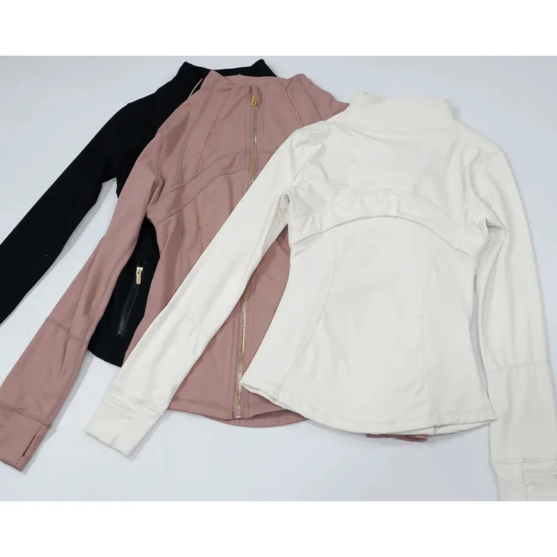 Jaqueta de ioga feminina com zíper dourado |     Cardigan Slim Fit com gola alta |     Bainha antiderrapante e furos para polegares |     Ela alta de secagem rápida
