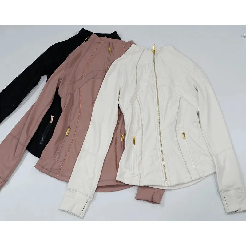Jaqueta de ioga feminina com zíper dourado |     Cardigan Slim Fit com gola alta |     Bainha antiderrapante e furos para polegares |     Ela alta de secagem rápida