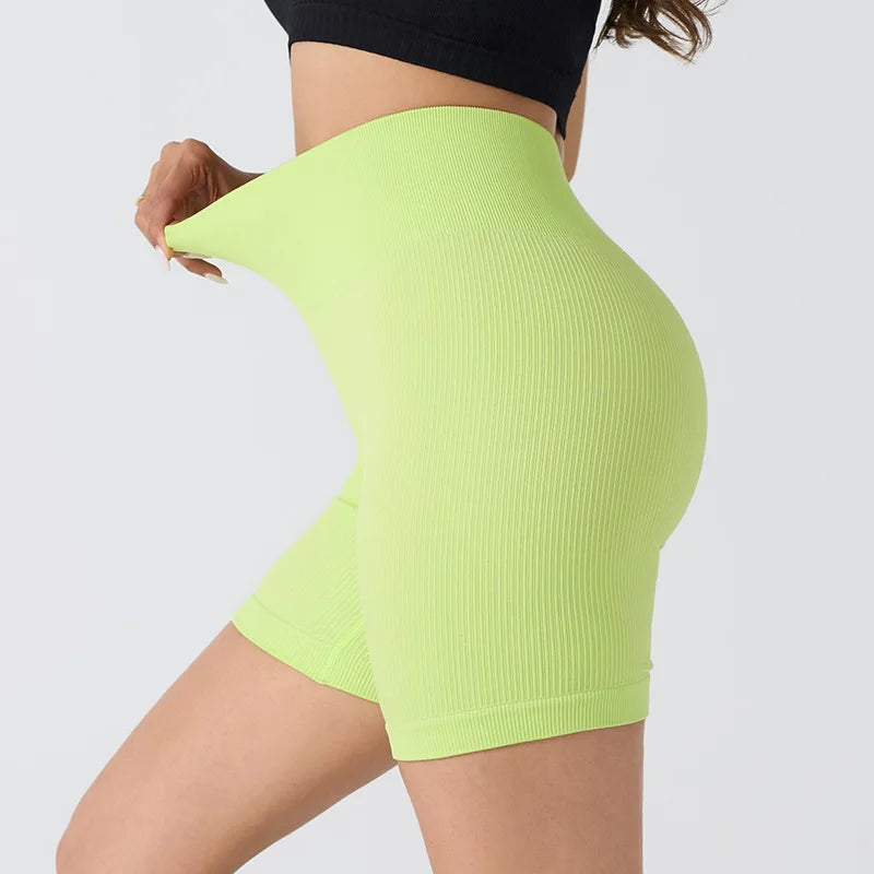 Novo sem costura shorts de yoga hip levantamento cintura alta esportes e fitness três partes calças alta elasticidade apertado encaixe calças de yoga