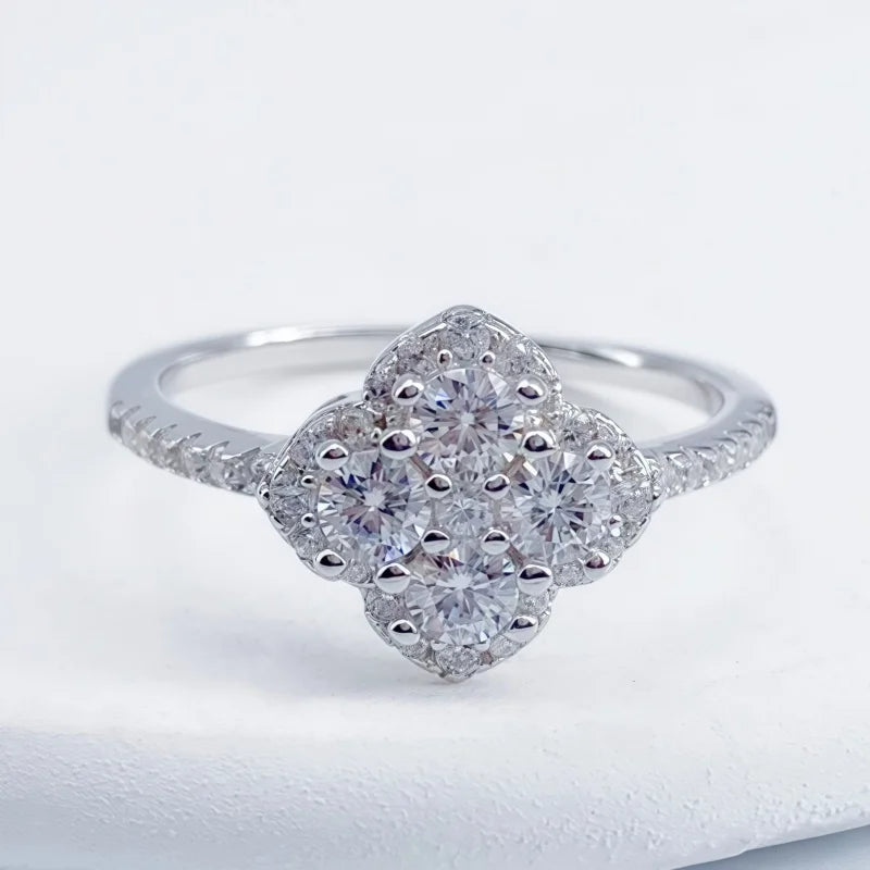 Anel de moissanite de prata esterlina s925 de 0,4 quilates com design de trevo de quatro folhas joias de prata pura