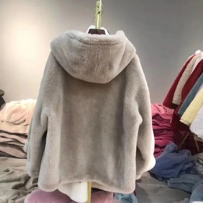 Woman jacket 2024 new fashion winter wool fur coat women hooded r Jackets Real Shearing Sheep fur Coats